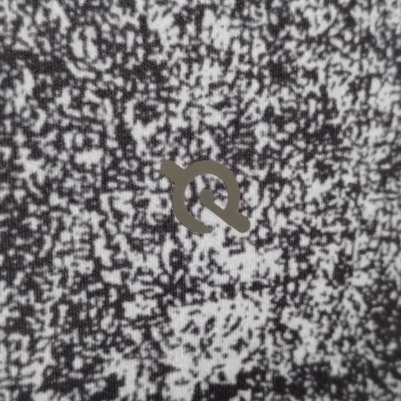 PELOTON LIKE NEW BLUE CAPRI LEGGINGS SIZE LARGE - Picture 6 of 7